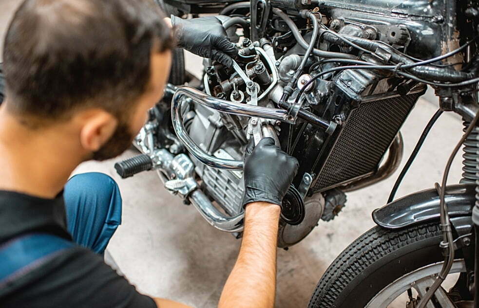 Memperbaiki Mesin Motor Dari Kerak dan Karat