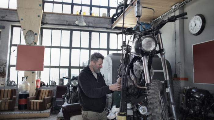Memeriksa Tekanan Oli Pada Motor